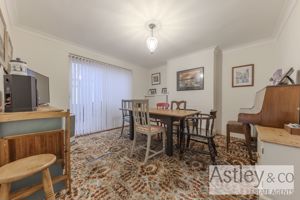 dining room- click for photo gallery